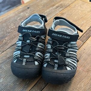 Dream Pairs Velcro Sandals size 11